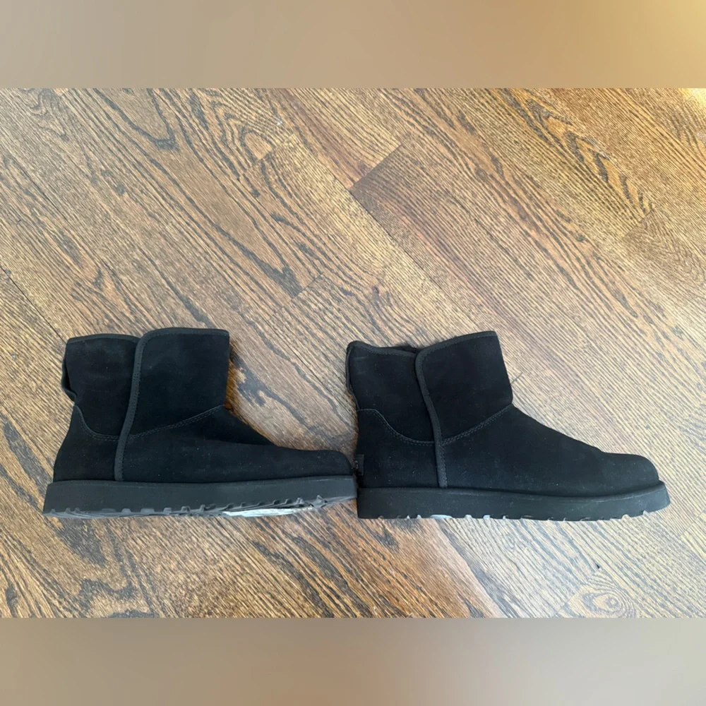 UGG Black Shearling-Lined Short Boot UGG CORY BLACK BOOTS - WOMEN'S Sz  8.5